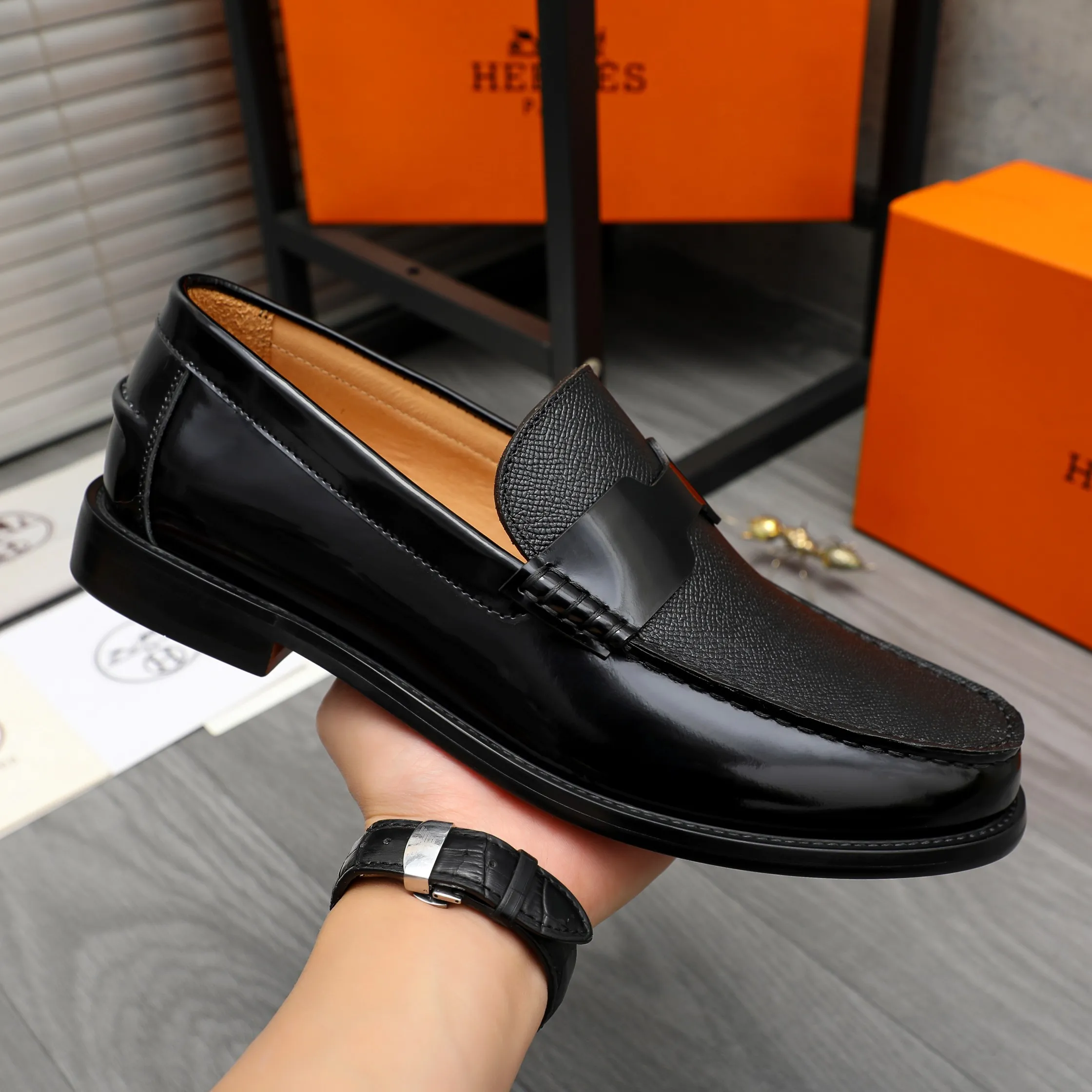 Men's shoes 💰p540 Product trademark: HERMES "Hermès" business slip-on leather shoes. Regular size: 38-46 (38.45.46 is custom-made and non-returnable) Product material: Selected pebbled cowhide stitched with pearlescent cowhide upper, cowhide lining, original rubber outsole
